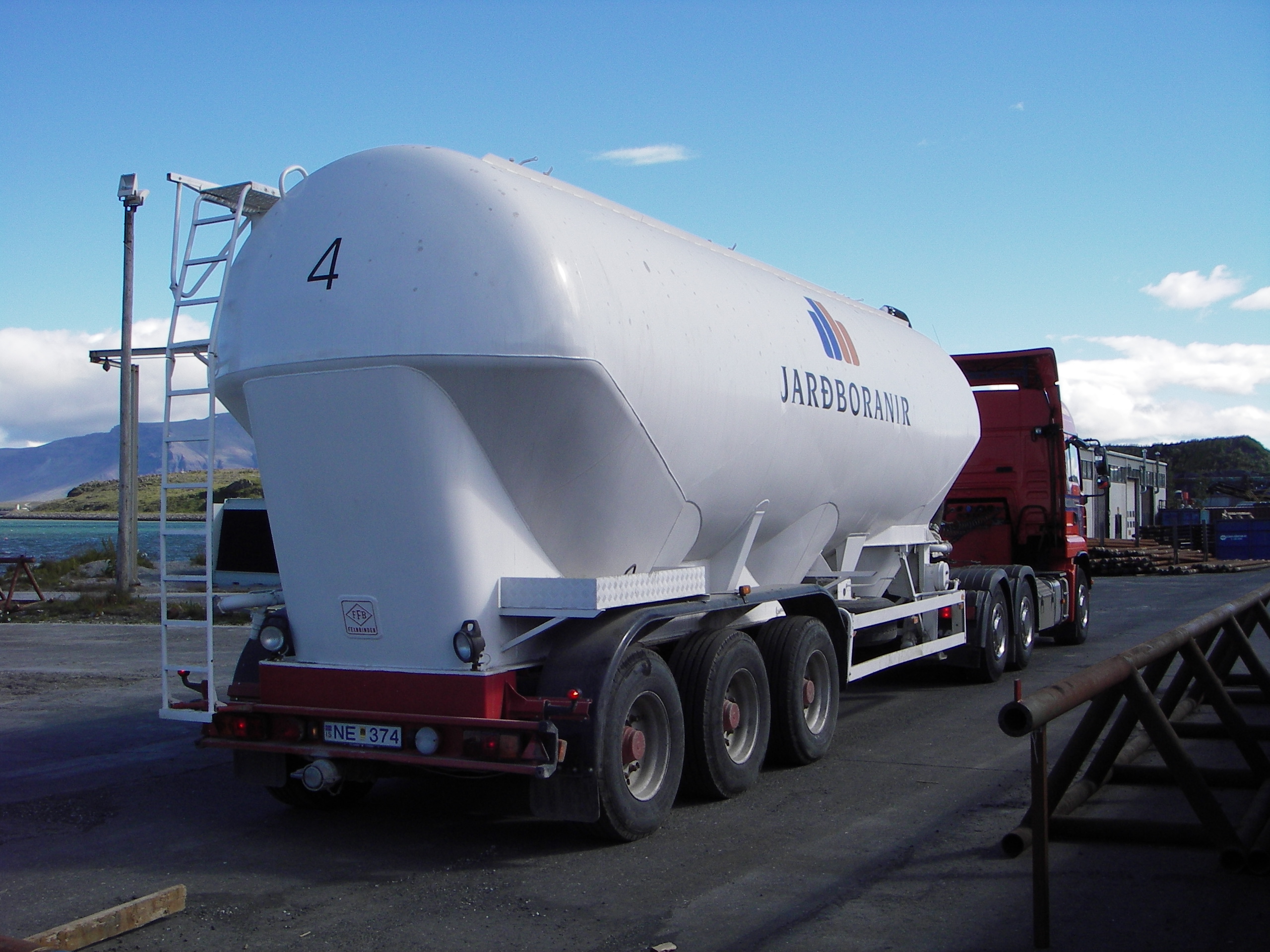 2005-04-08 04-06-39_0005